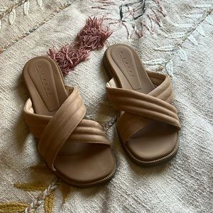 Reef slides. Natural brown leather. Comfortable for walking/travel. Size 10.